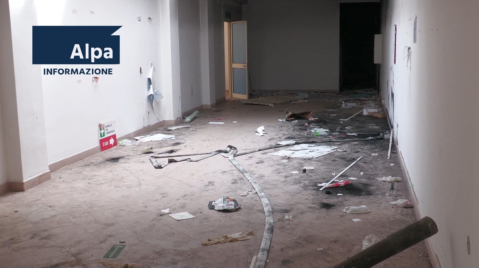 Vergogna PalaDangelo di Alcamo. Tutto distrutto e alloggio per extra-comunitari (VIDEO)