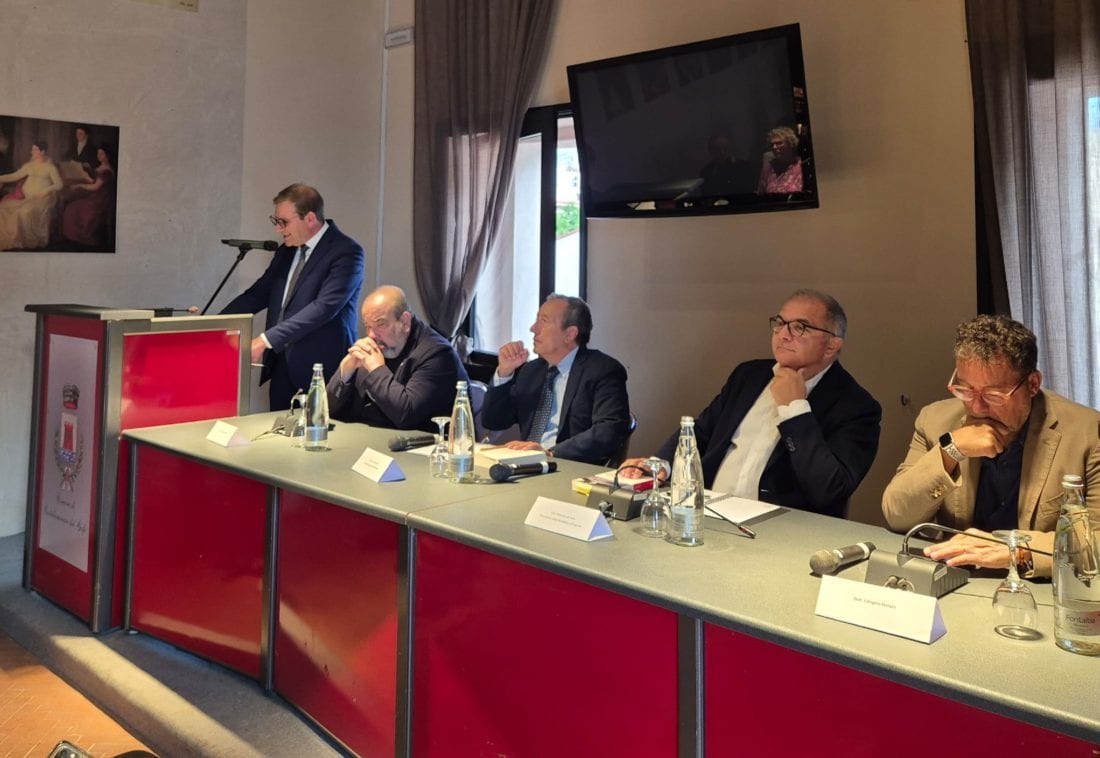Presentato, a Castellammare del Golfo, libro ‘L’armata del diavolo’. De Lucia e Ferrara a ruota libera