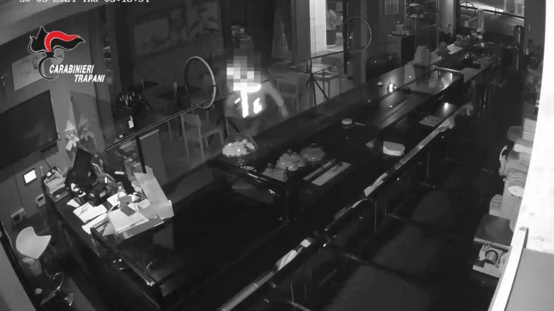 Ladro seriale arresto a Trapani, 24enne inchiodato dalle telecamere