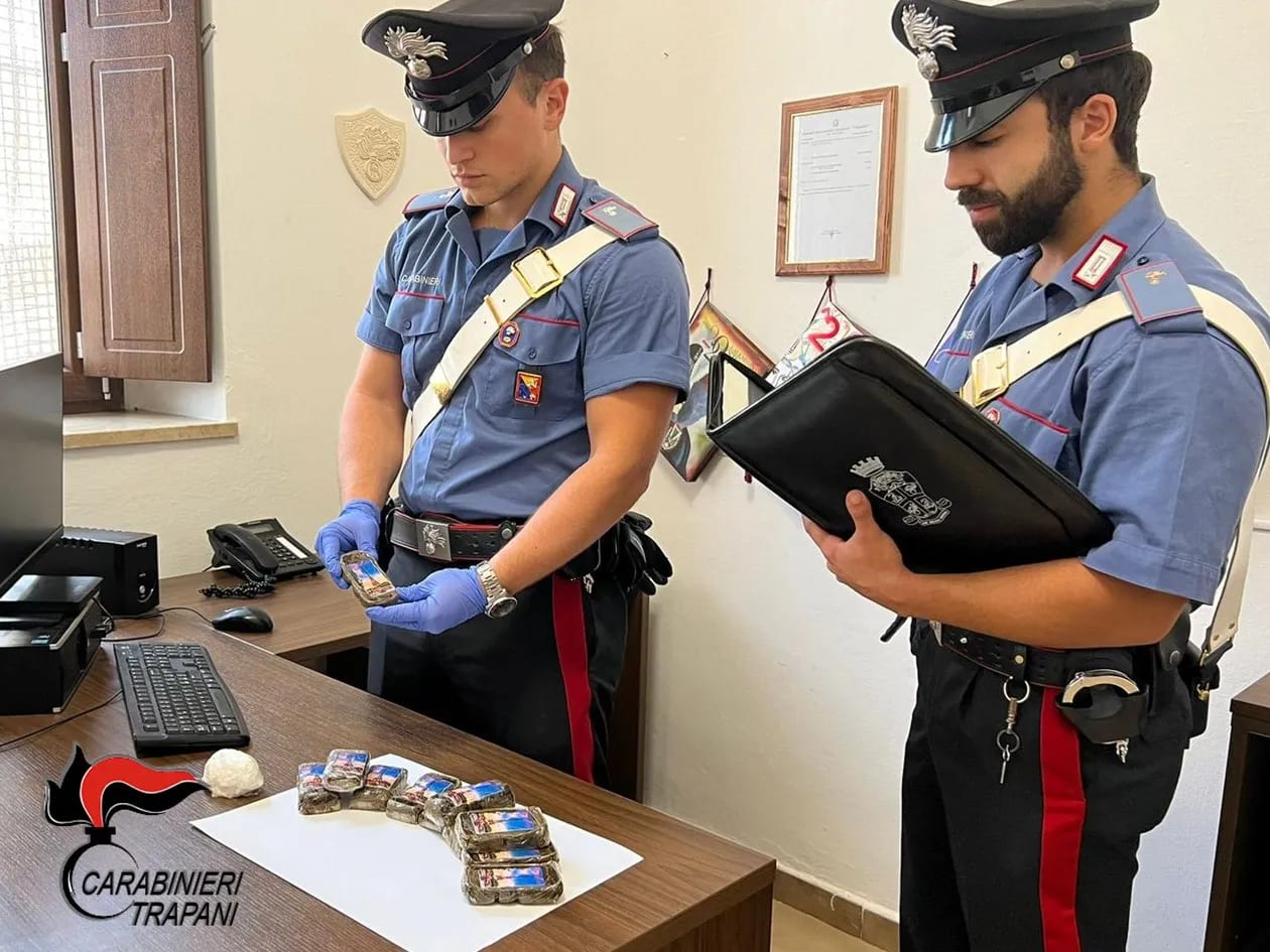 Arriva a Pantelleria con la droga nella valigia, arrestato un trapanese