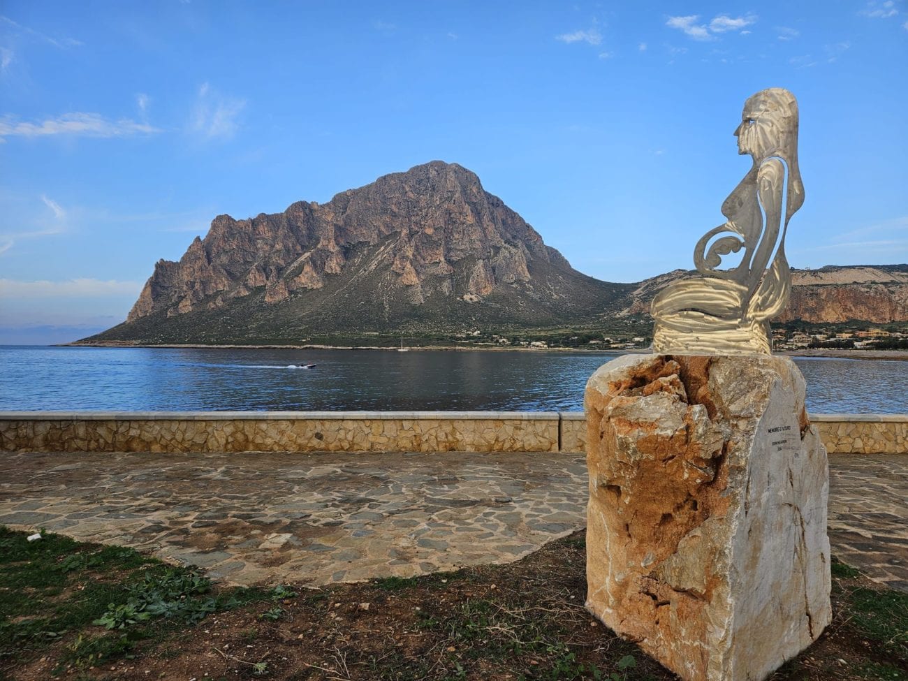 ‘Memorie e futuro’, installazione artistica a Custonaci dove apparve la Madonna (Interviste)