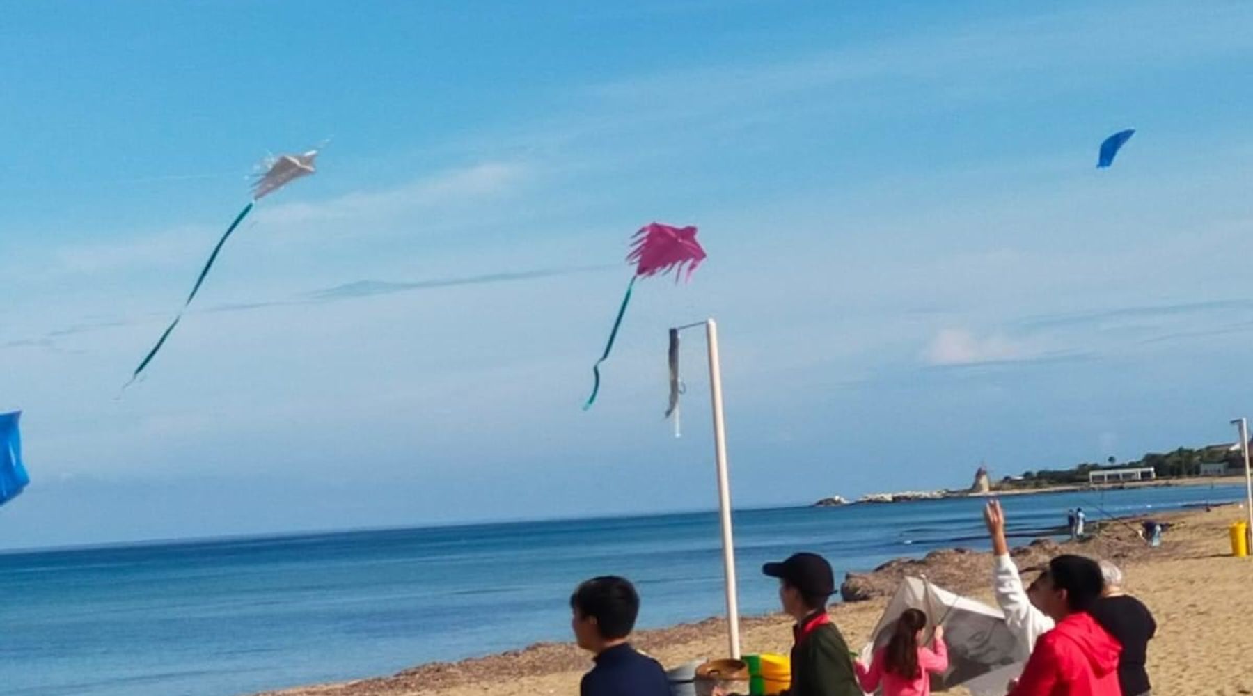 Volano gli aquiloni a Trapani per inneggiare alla Pace, evento del Kiwanis Club di Erice