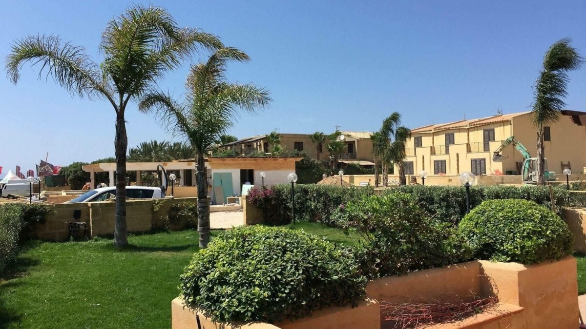 Maxi-evasione da Milano alla Sicilia. Rispunta resort Heron’s Bay di Marsala