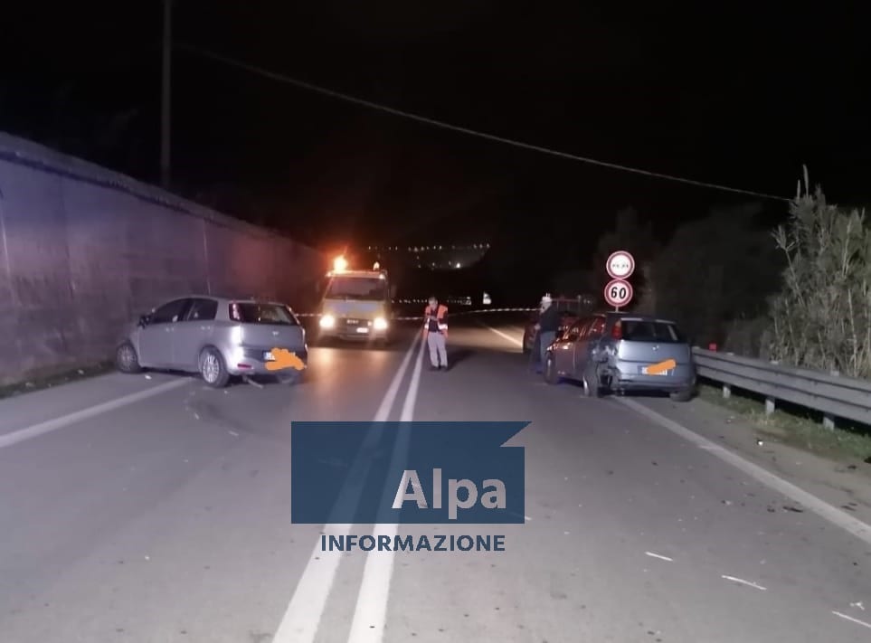 Tamponamento sulla bretella autostradale in direzione Castellammare, tre i feriti