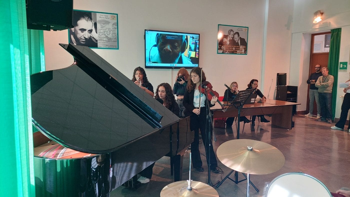 Giornata infanzia e adolescenza, liceo ‘Rosina Salvo.’ di Trapani incontra intellettuale francese (VIDEO)