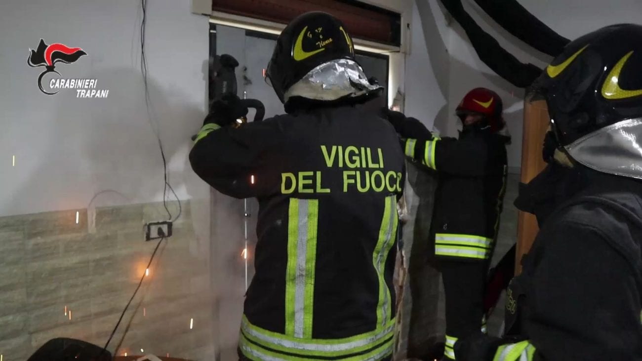 Bunker della droga a Trapani, vendita da feritoie di alloggio occupato