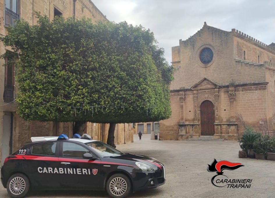 Tentano un furto in un negozio di Castelvetrano. Arrestati tre minorenni e denunciati due maggiorenni