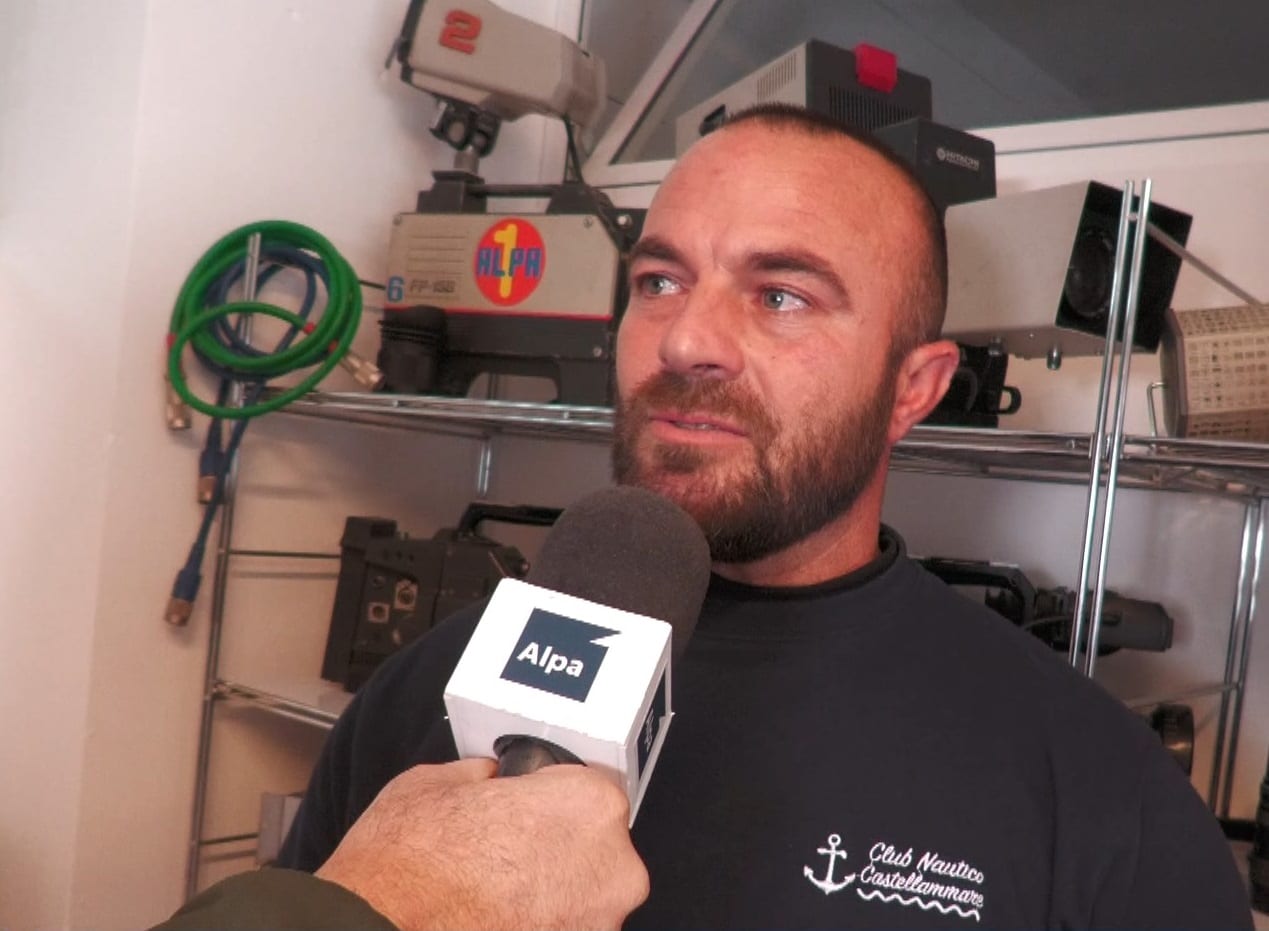 Coraggioso e faticoso salvataggio a Castellammare. Arian: “Rivedo la scena e penso a mio figlio” (Intervista)
