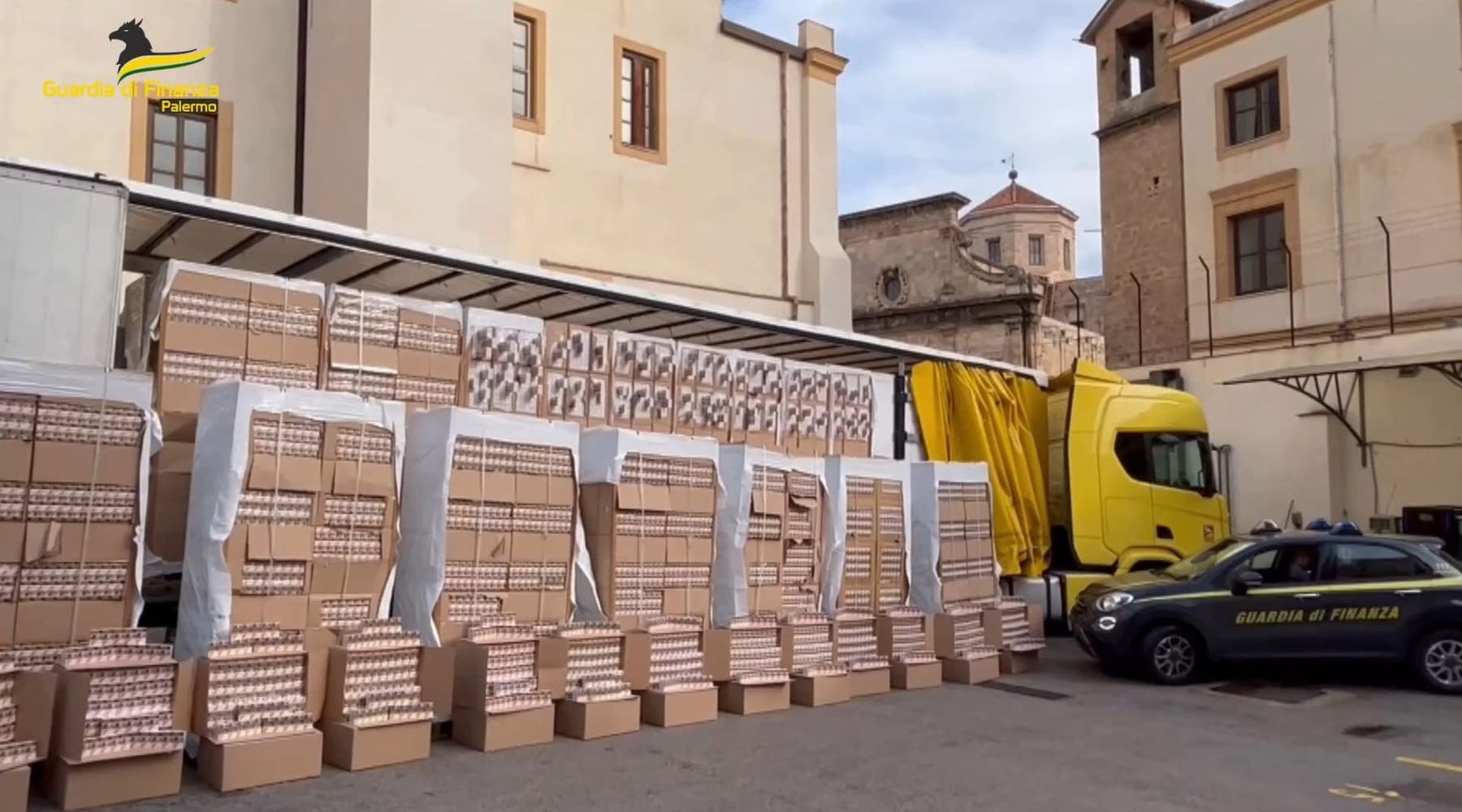 Contrabbando di sigarette, sequestrate 22 tonnellate di ‘bionde’. Arresti anche nel Marsalese