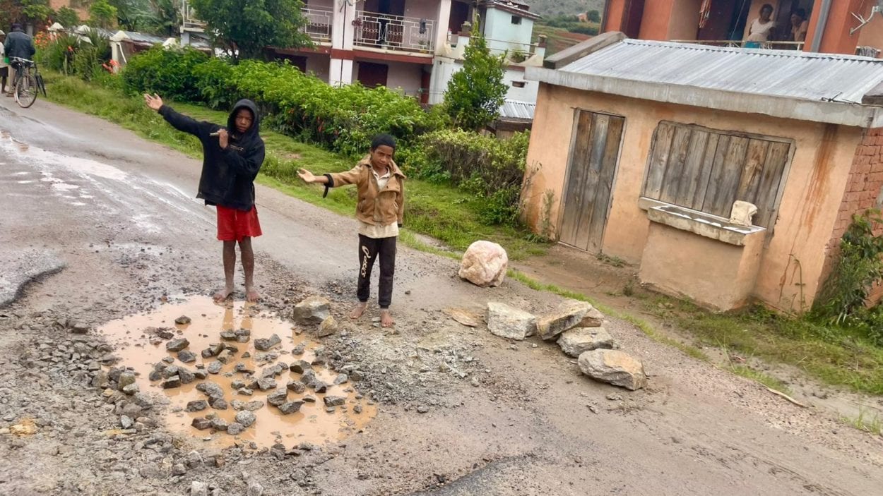 Sempre attivo il ‘ponte’ Madagascar – Alcamo. Padre Bonura e 14 volontari a Fianarantsoa (Video)