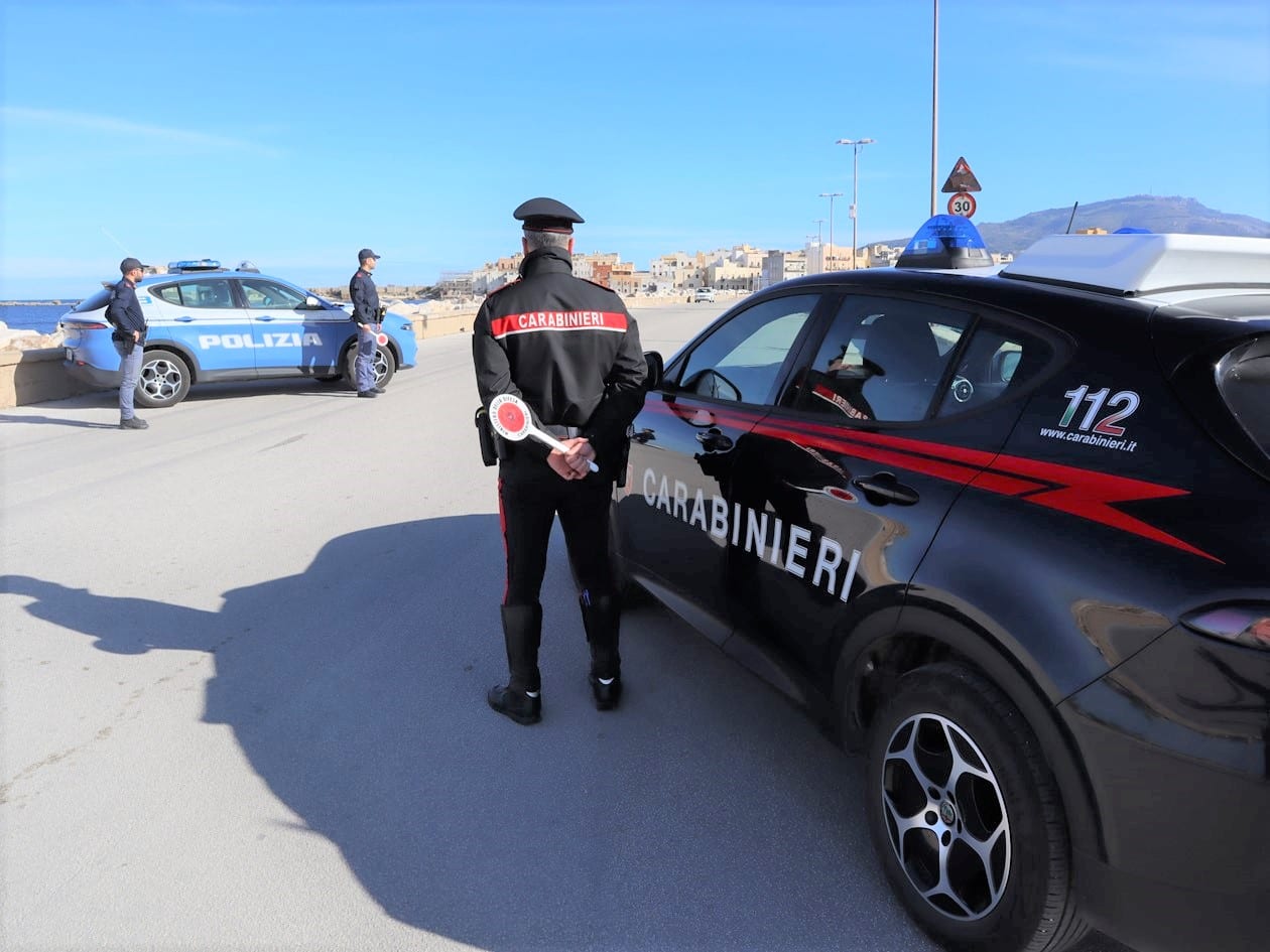 Fugge a bordo di un ciclomotore rubato, arrestato 18enne trapanese