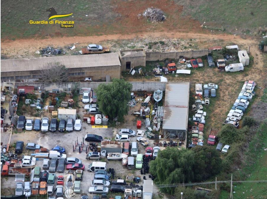 Sequestrato a Castelvetrano ‘sfasciacarrozze’ illegale. 139 veicoli senza rispetto dell’ambiente