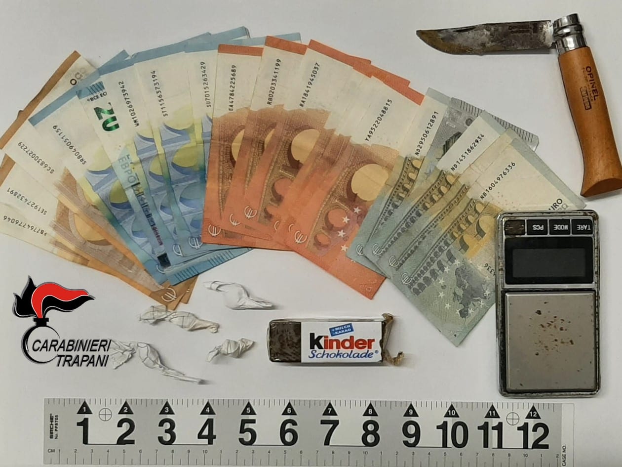 Spaccio di stupefacenti ad Alcamo, arrestato un 18enne