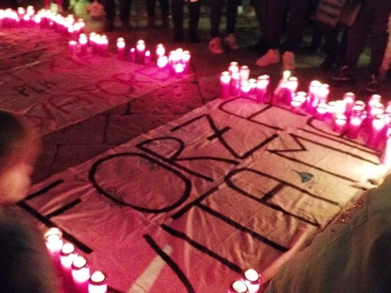 “Giustizia per Salvatore”, in centinaia a Favignana per la fiaccolata silenziosa