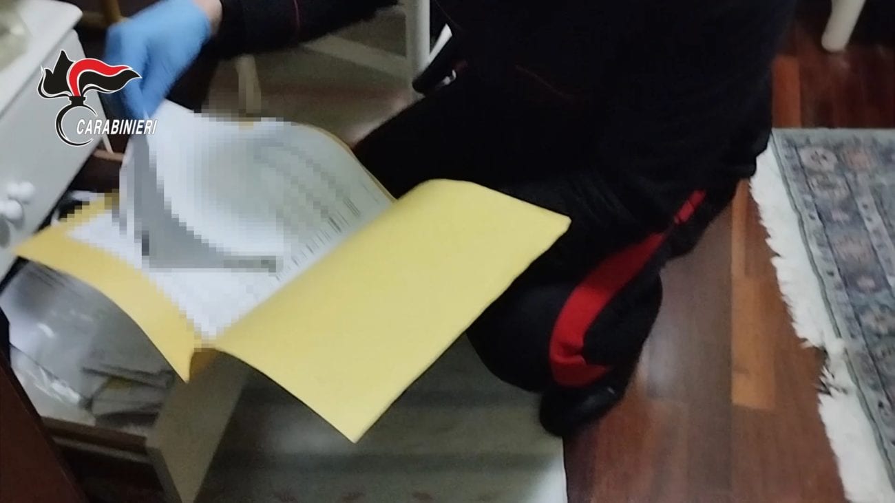 Ricatti online a sfondo sessuale, 3 arresti. In carcere ex dipendente pubblico di Castellammare