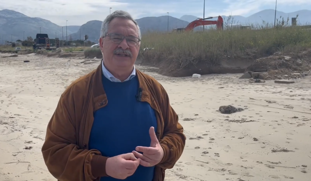 Case demolite lungo la spiaggia di Carini, Comune assegna 5 lotti ai privati