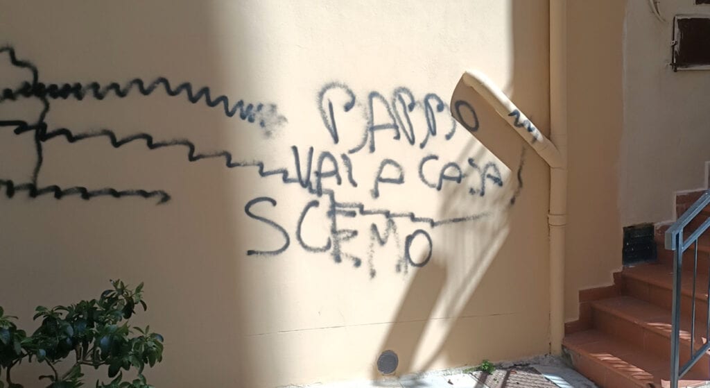 Imbrattata abitazione del primo cittadino di Montelepre, numerosi i messaggi di solidarietà