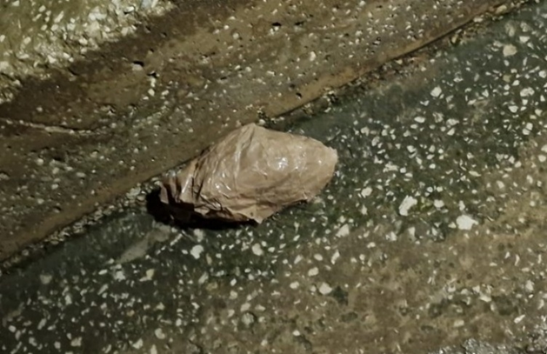 Marsala. In fuga come in un film d’azione, il pacchetto di crack vola dal finestrino