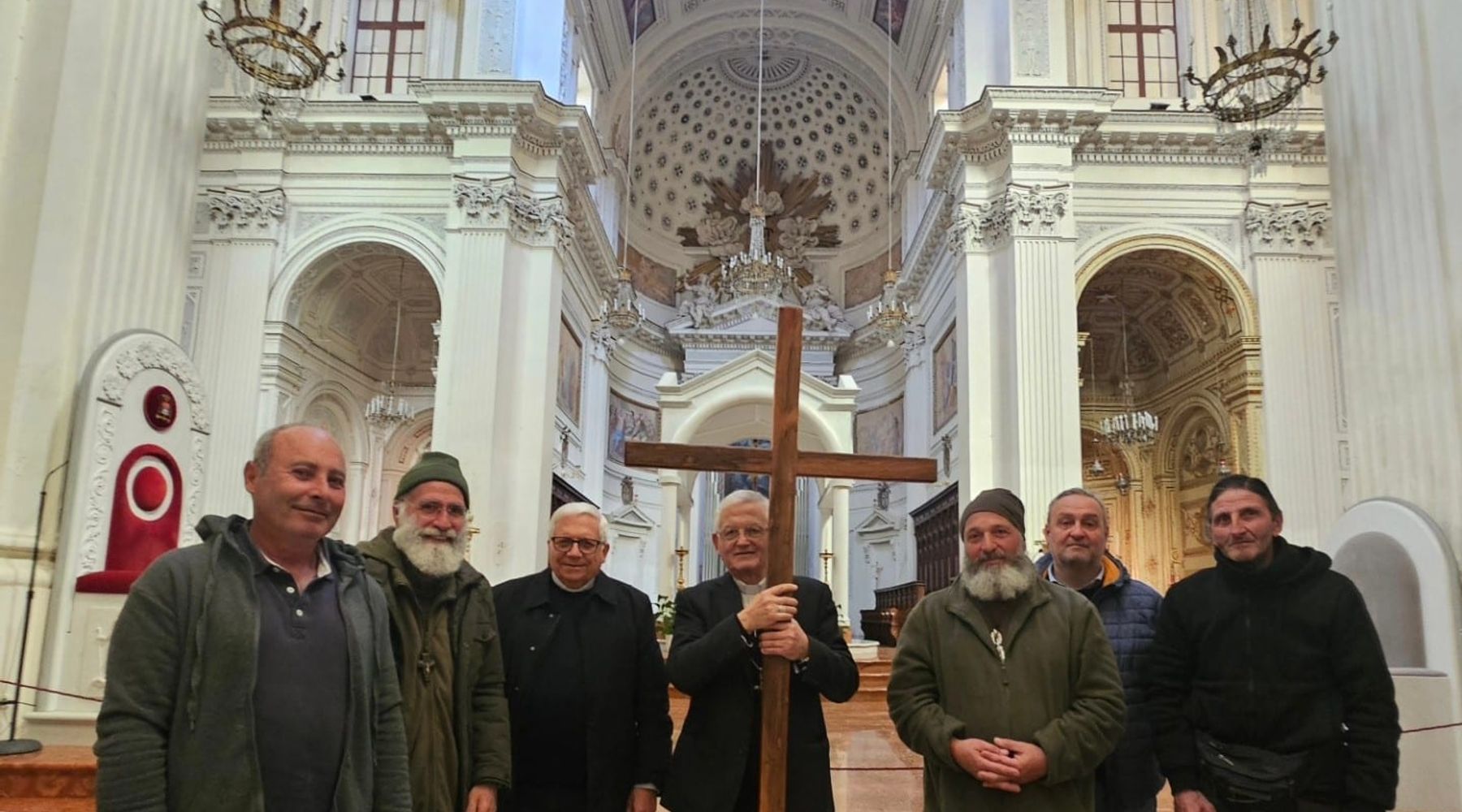 A piedi fino a Roma con la croce. Sarà portata dalla missione ‘Speranza e Carità’