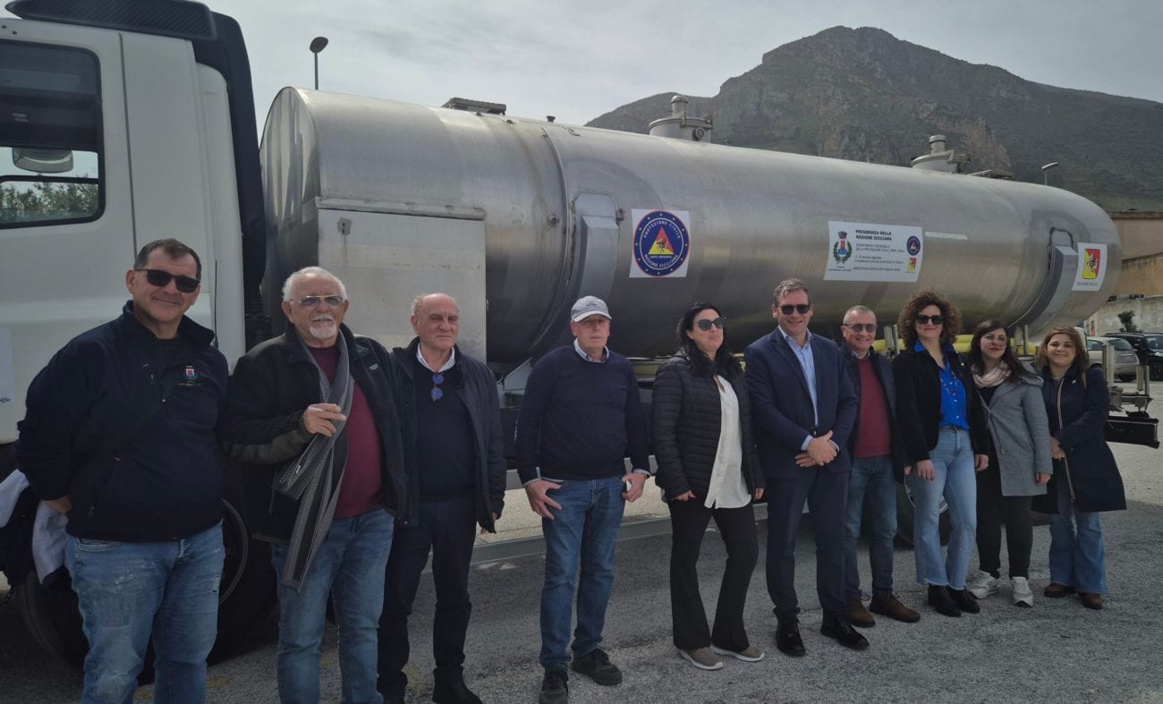 Nuova autobotte a Castellammare per tamponare la crisi idrica