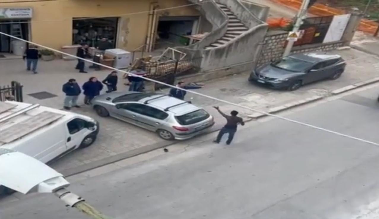 Momenti di tensione a Castellammare del Golfo, fermato un uomo di origine straniera (VIDEO)