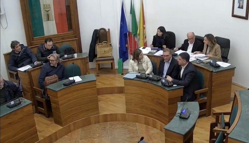 Regolamenti di urbanistica di Castellammare in consiglio. Riunione fiume ma delibere approvate