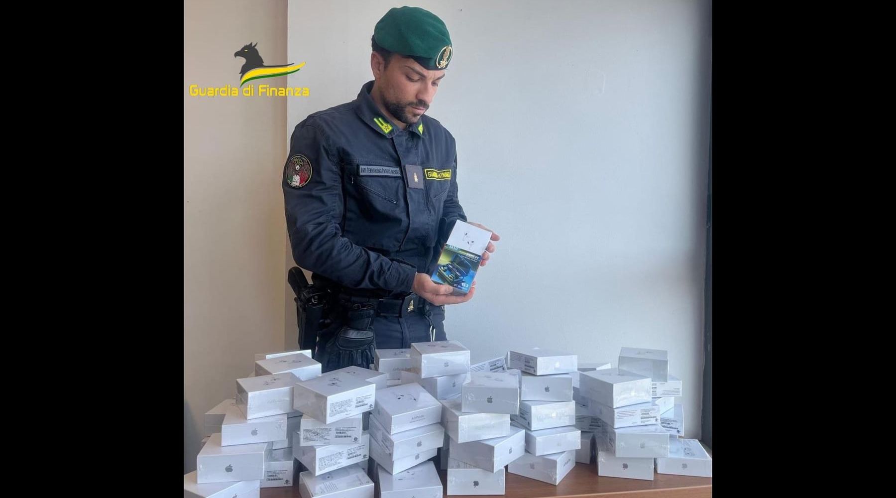 Smantellata, dalla Guardia di Finanza di Palermo, rete e-commerce di prodotti Apple contraffatti