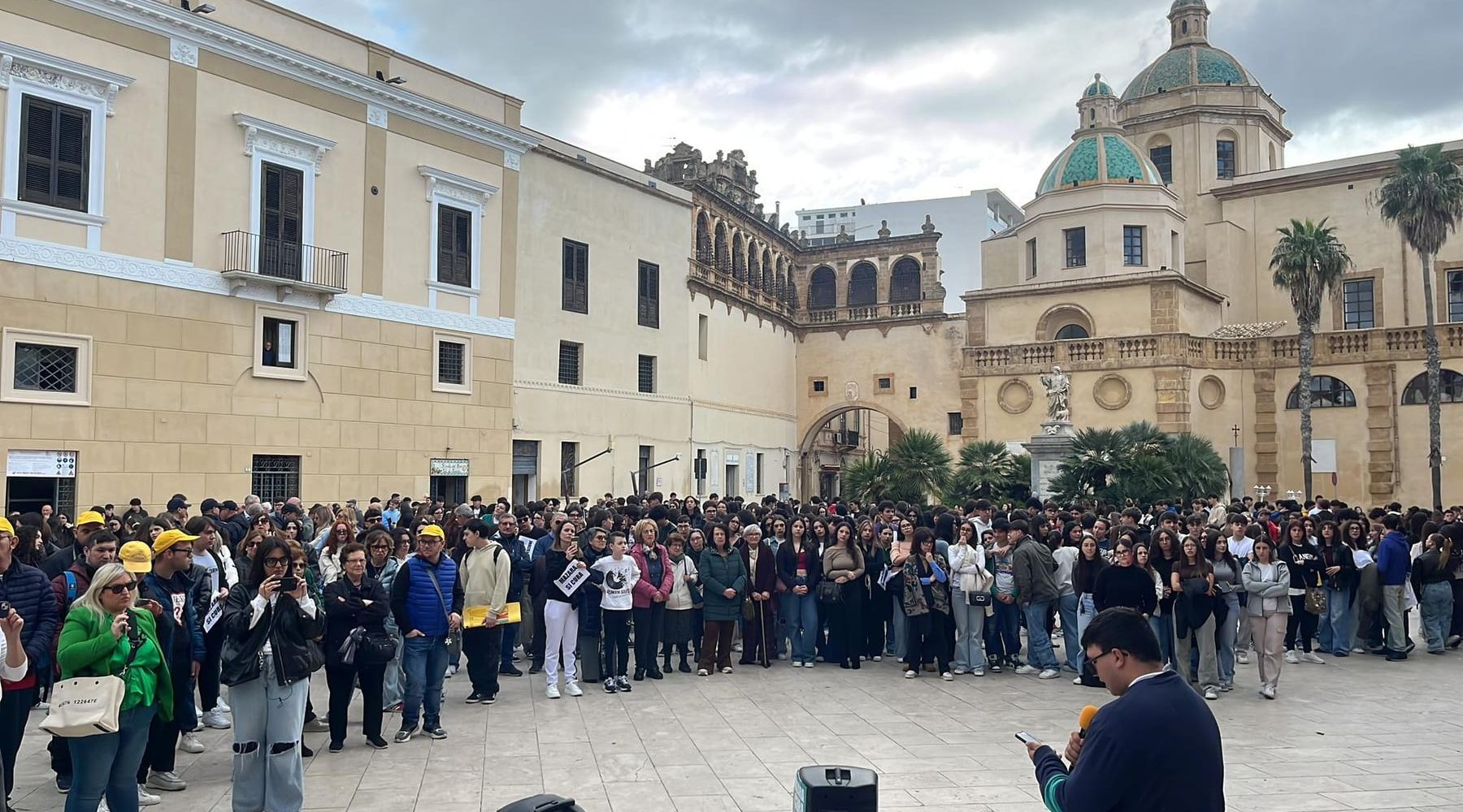 Sit-in a Mazara del Vallo, studenti in piazza per i ritardi dell’ASP Trapani