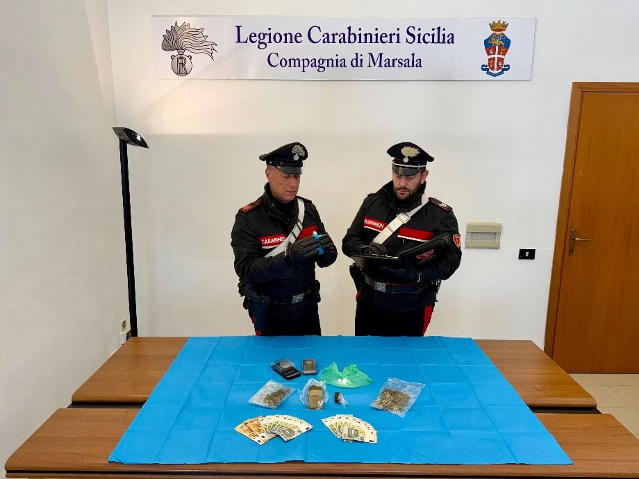 Era ai domiciliari ma andava in giro in bici trasportando droga, fermato marsalese