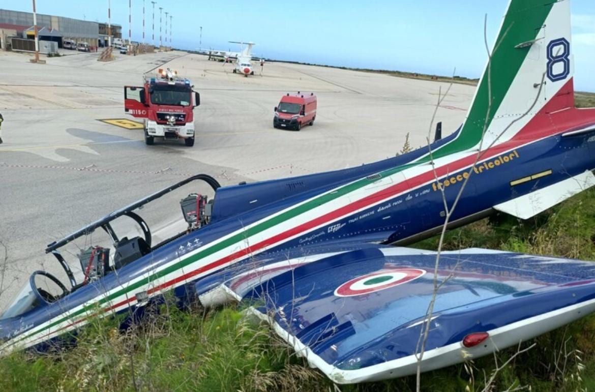Ferito un pilota, collisione in volo durante l’esibizione delle Frecce Tricolori a Pantelleria