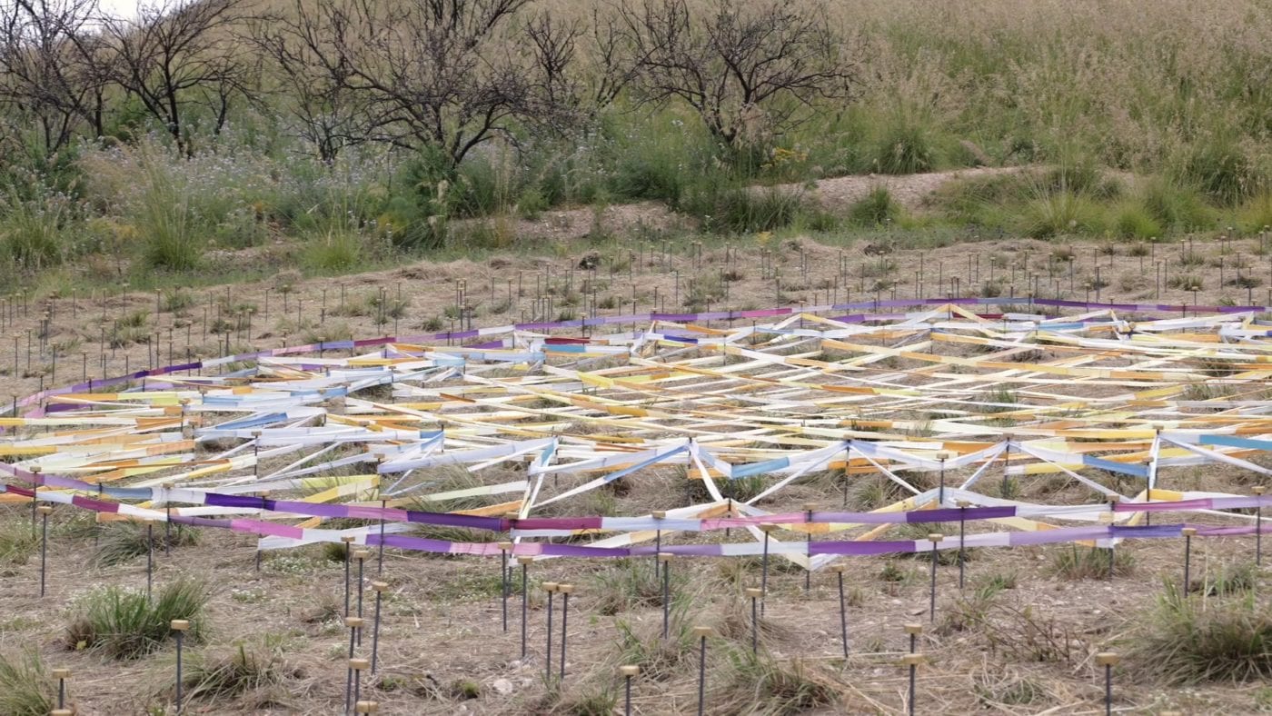 Al parco archeologico di Segesta ‘I fili del sole’, l’arte cucita alla terra e alla comunità (Interviste)