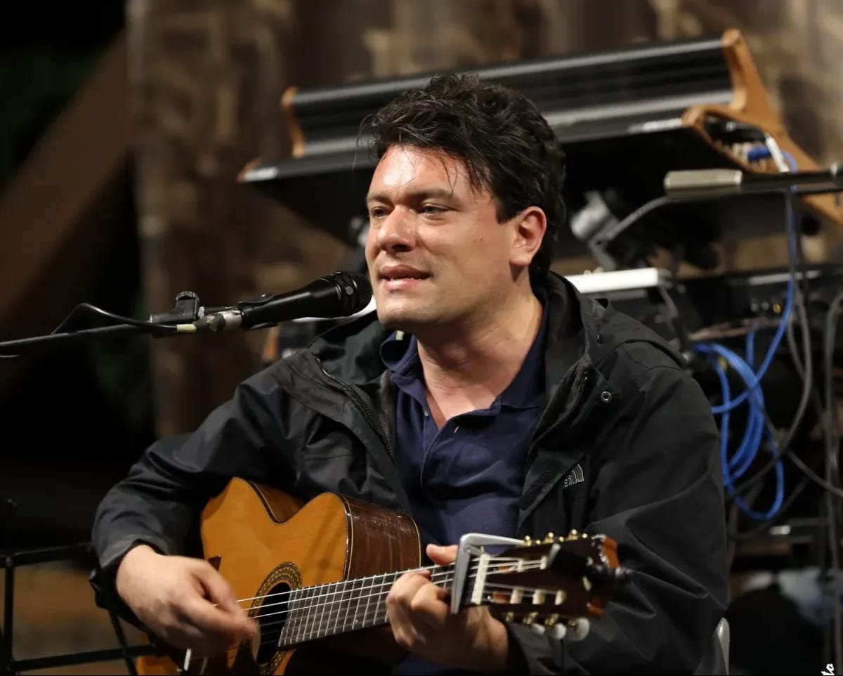 Omaggio a DeAndrè, al Politeama anche l’alcamese ‘Virtuoso Artale’. Targa a Ghezzi