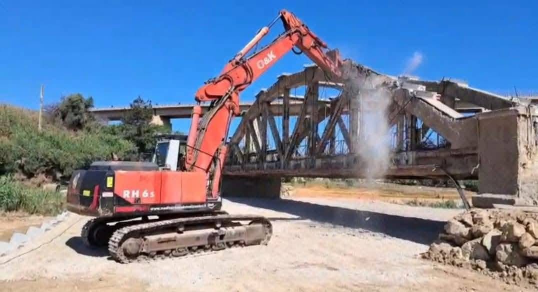 Demolito vecchio ponte sulla intercomunale Balestrate Trappeto