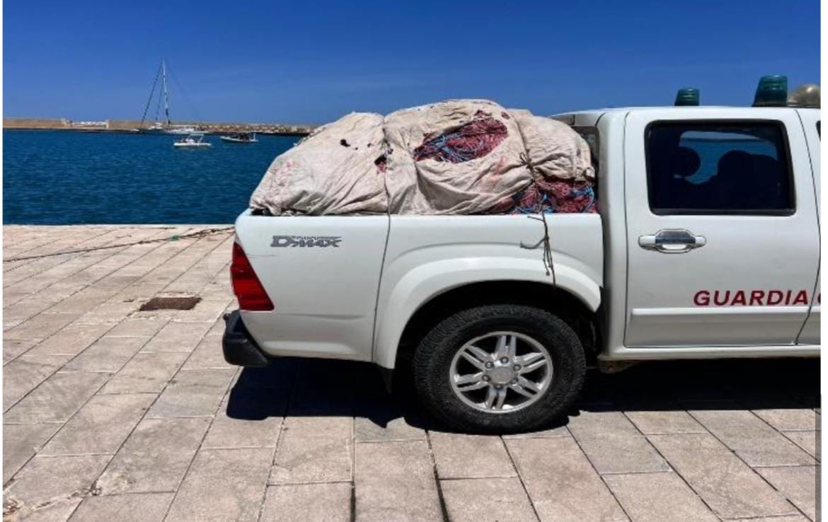 Pesca illegale, sequestrata a Castellammare del Golfo rete spadara. Multa da 6mila euro