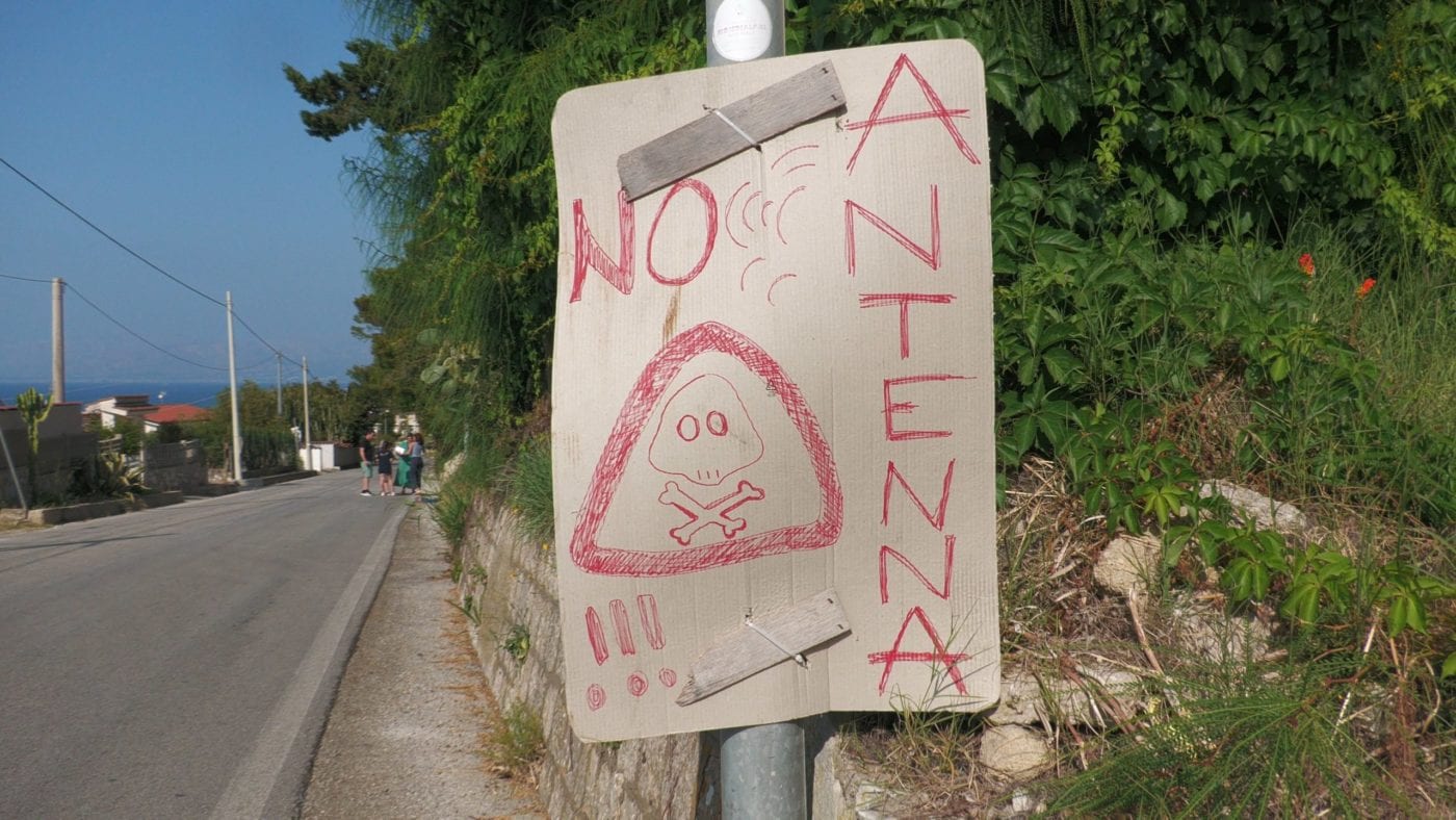 Nuova antenna 5G in contrada Scampati ad Alcamo, protestano i residenti e sottoscrivono petizione (interviste)