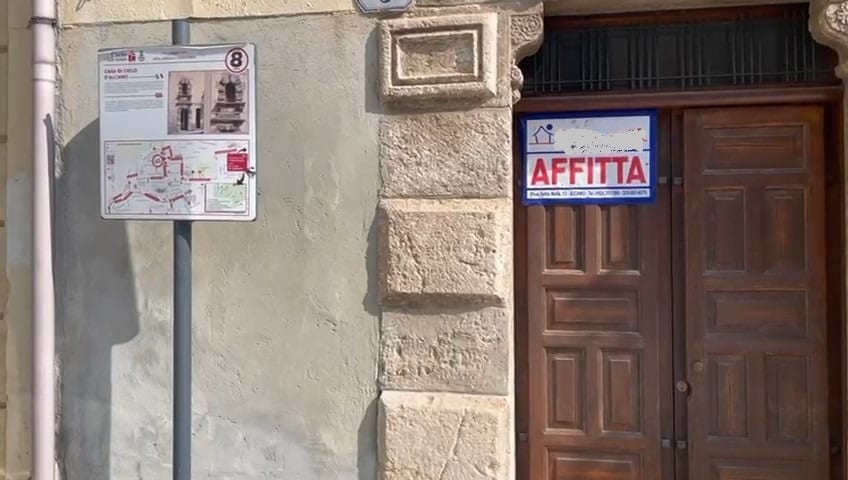 Fu la casa di Ciullo d’Alcamo? L’abitazione oggi è in affitto