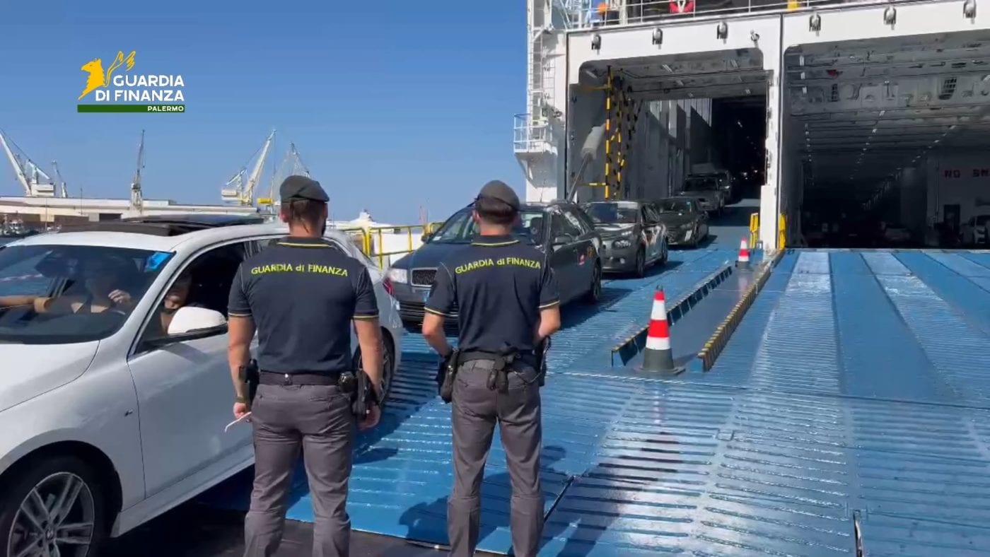 Fermato di Palermo al porto latitante, aveva truffato anziani trapanesi