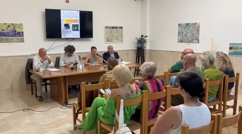 Arte e letteratura a Balestrate con Carmelo Sardo e la mostra ‘Tracce di colore’ (intervista)