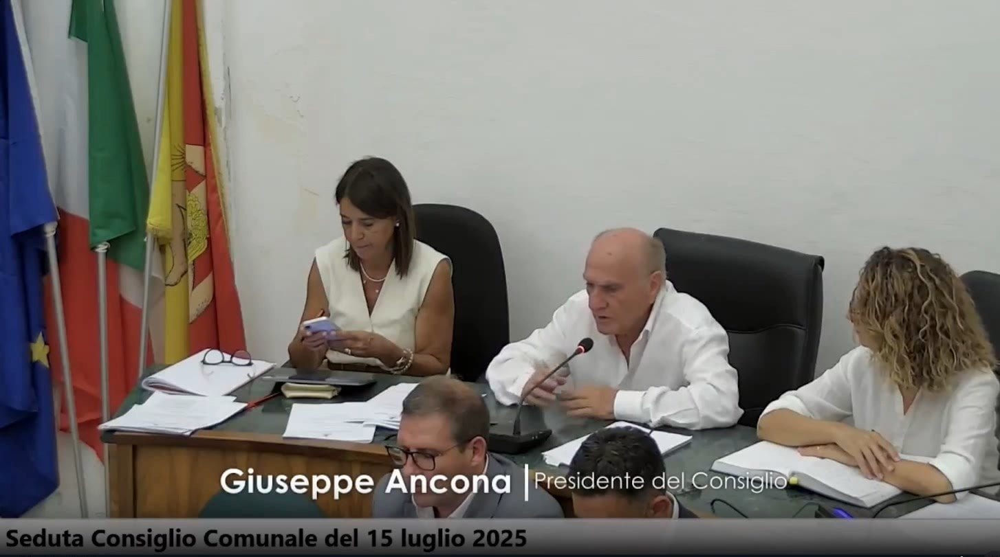 Il Consiglio comunale di Castellammare modifica statuto, tensione in aula