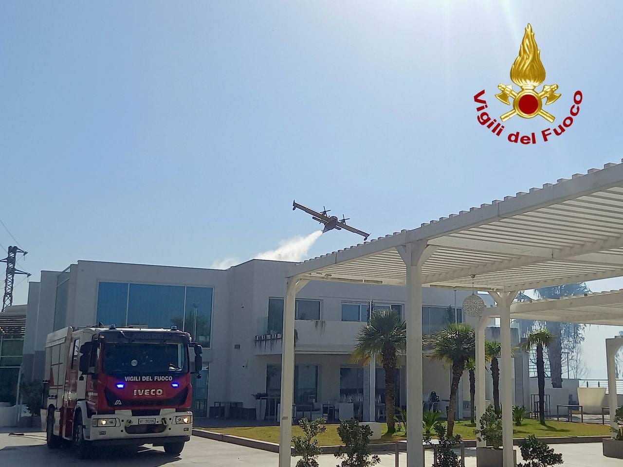 Incendio a Partinico, dieci famiglie evacuate