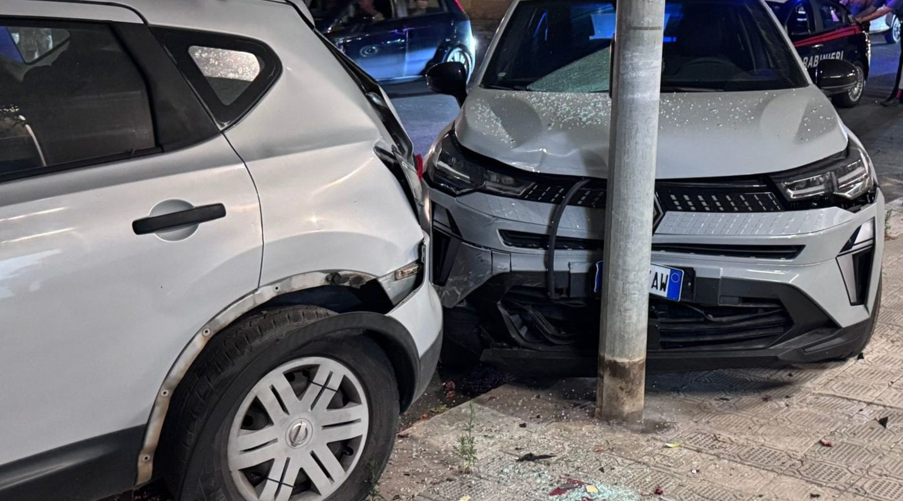 Trapani. Perde il controllo dell’auto e si schianta sui veicoli in sosta