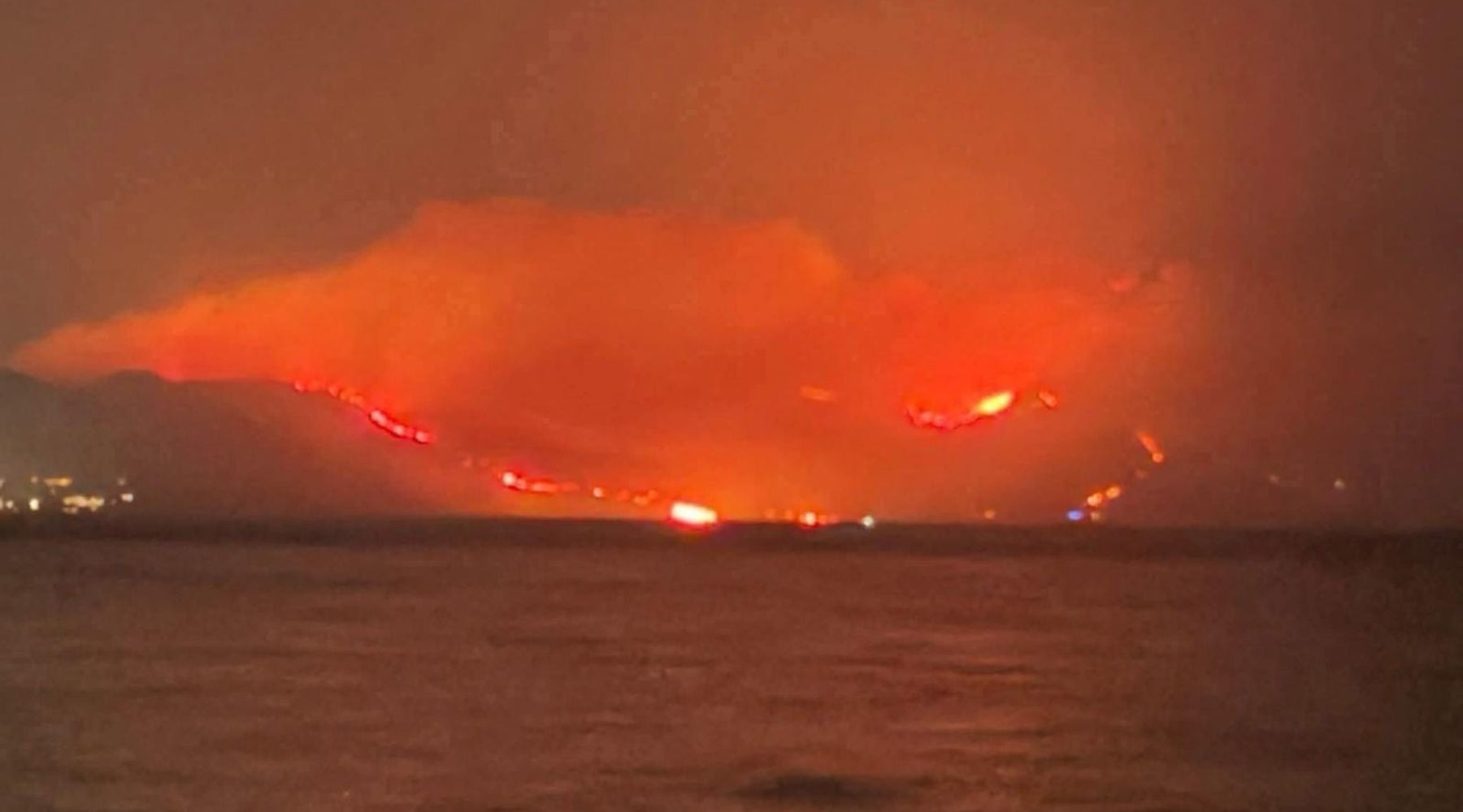 Inferno nel Trapanese e nel Palermitano, evacuazioni e riserve in fiamme
