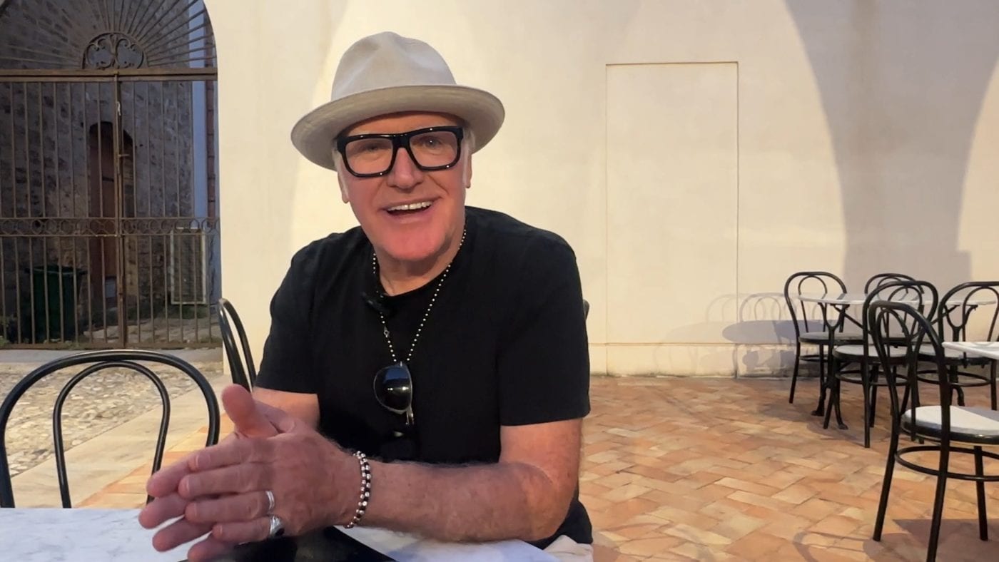 Selinunte. Nick The Nightfly traduce in inglese “Je so’ pazzo” di Pino Daniele (Intervista)