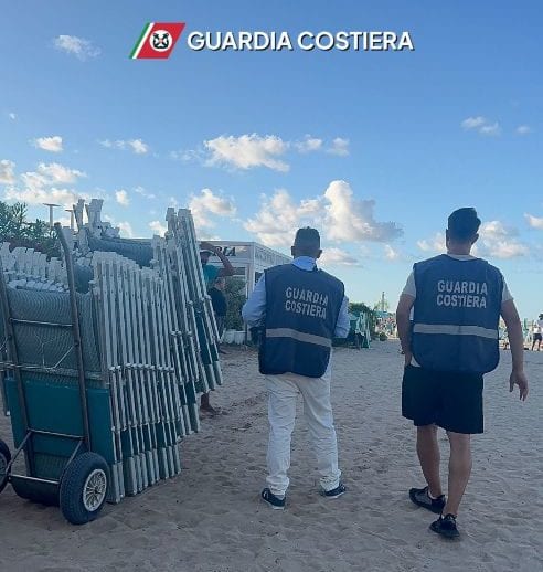 Sequestrati a San Vito Lo Capo 100 sdraio e 50 ombrelloni, mancava autorizzazione