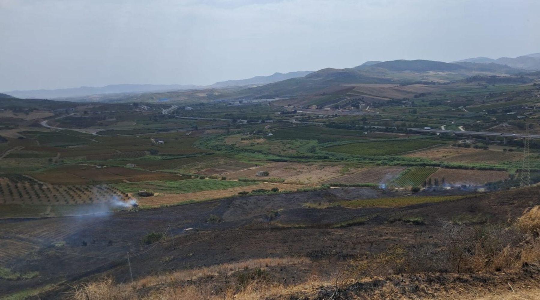 Giornata di fuoco ad Alcamo e Calatafimi, case minacciate, strade chiuse e paura tra i residenti