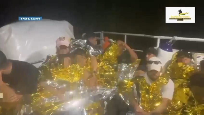 Trapani. Arrestato comandante tunisino, 18 migranti nascosti su peschereccio