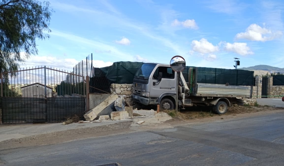 Fuga di gas a Castellammare, mezzo si schianta contro un impianto domestico