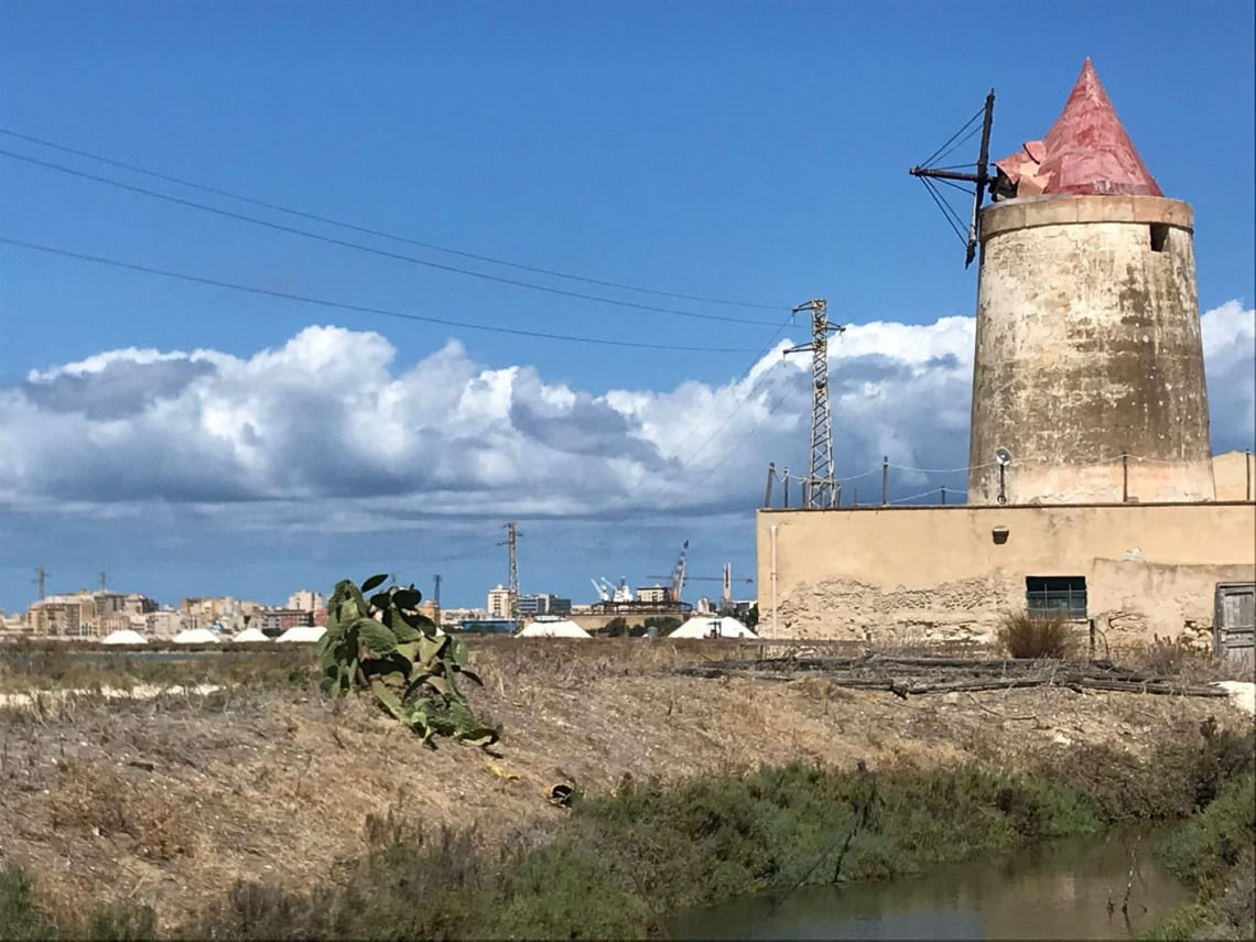 Lentezze burocratiche e PNRR, i mulini delle saline di Trapani a rischio abbandono