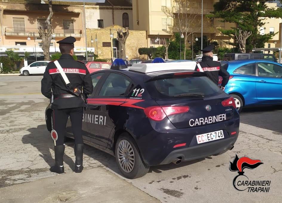 Colpo ai distributori e furto di carburante, denunciati due mazaresi