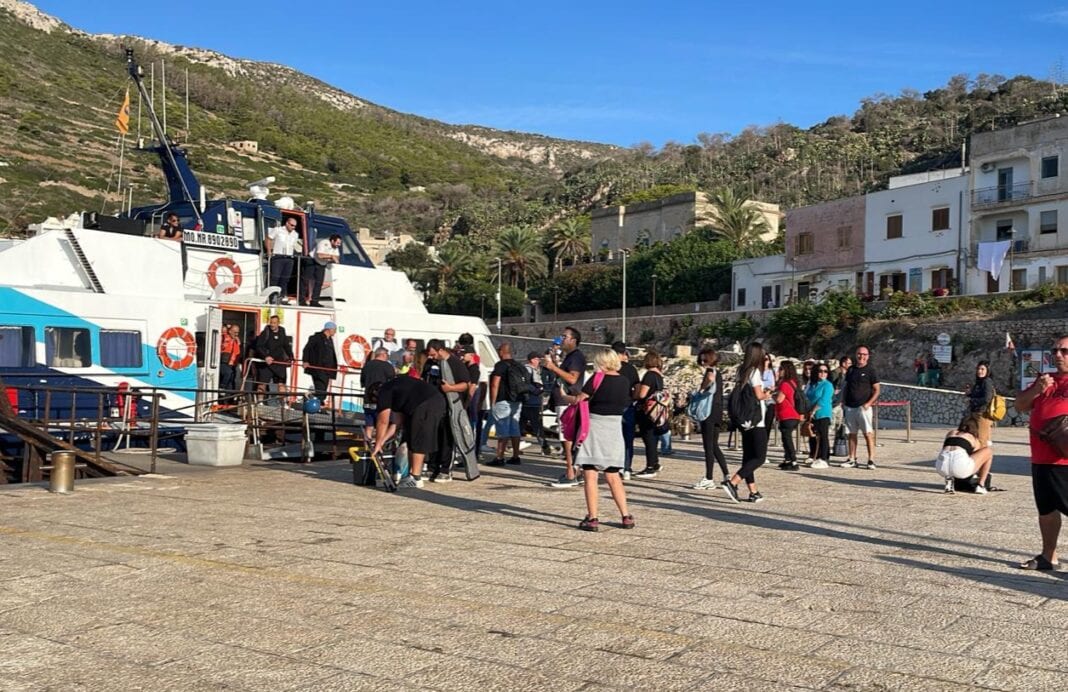 Pendolari e servizi nel caos, l’avaria di un catamarano ferma gli sbarchi a Favignana